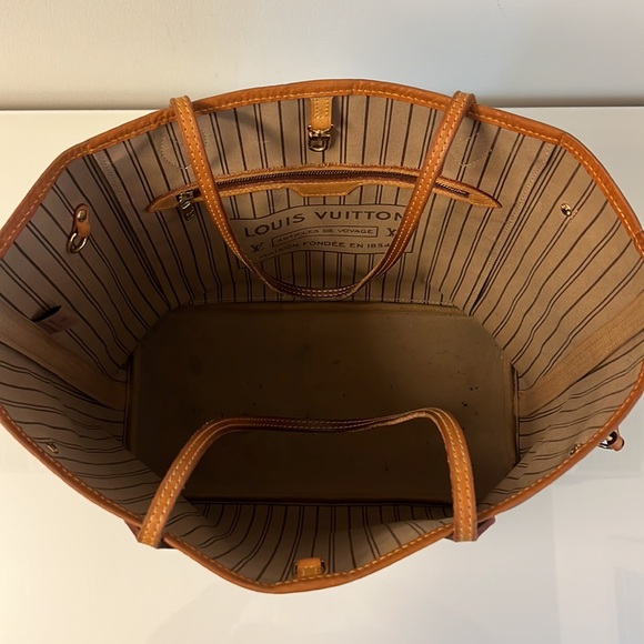 Louis Vuitton Neverfull MM Monogram - Picture 9 of 11